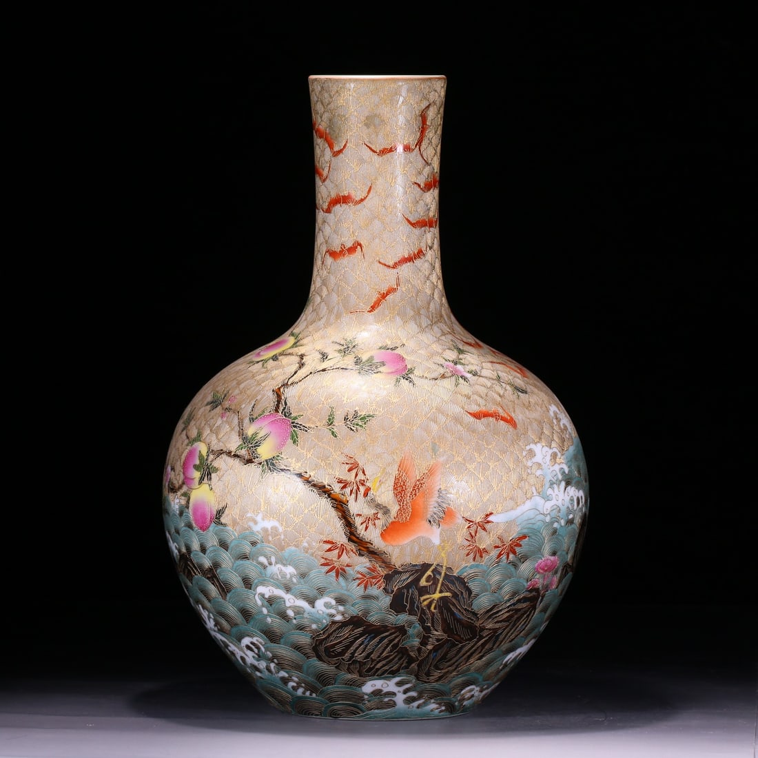 A piece of clear gold wire enamel color Fushou Tianqiu bottle (1 of 9)