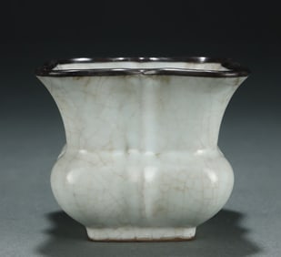 A piece of old collection. Song official kiln slag bucket