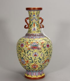 A piece of Qing Qianlong yellow ground pastel eight-treasure pattern amphora