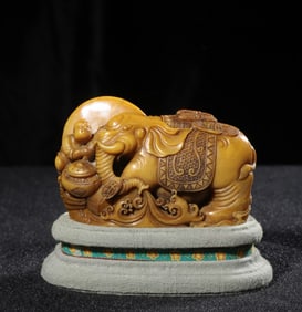 A piece of Qing Shoushan stone carving Vientiane updated study paperweight ornaments