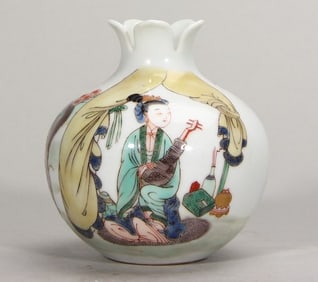 A piece of Qing Kangxi colorful Zhaojun out of the Setu pomegranate honor