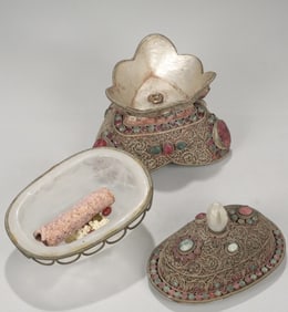 A piece of silver silk inlaid with gemstone crystal relic
