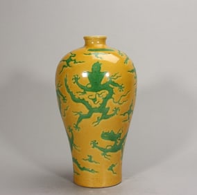 A piece of Ming Zhengde yellow ground green color dragon pattern plum vase