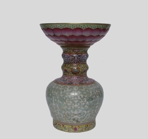 A piece of Qing Daoguang pastel dragon pattern lotus vase
