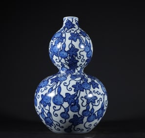 A Qing Dynasty Qianlong blue and white gourd vase