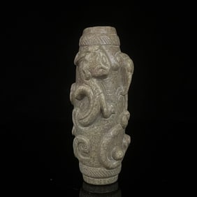 A piece of Hetian jade dragon Lezi