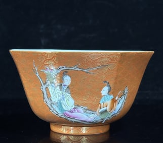 A piece of Qianlong in the Qing Dynasty: pastel coral red depiction of gold sea water figure Magu