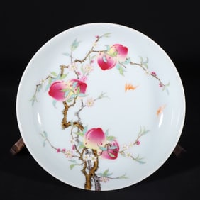 A piece of Qing Dynasty Yongzheng pastel peach plate