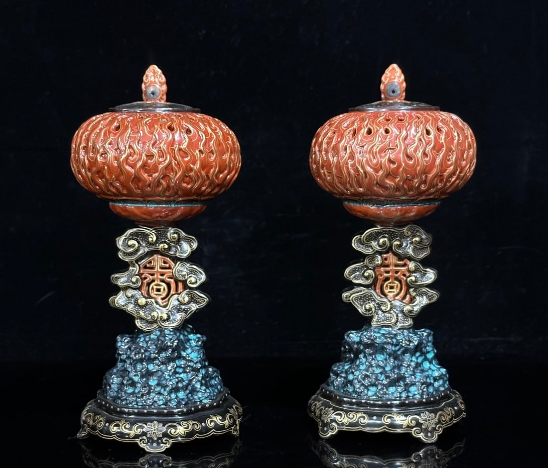 A pair of Qianlong in the Qing Dynasty: pastel coral red painted gold (1 of 16)