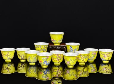 A set of Yongzheng year of the Great Qing Dynasty Huangdi Twelve Flowers God inscription poem cup