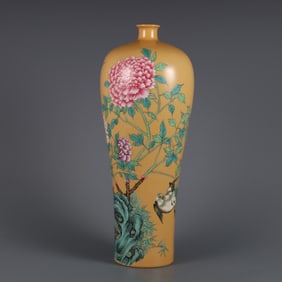 A piece of Qing Qianlong year beige glaze plus pastel flowers and birds pattern inscription poem