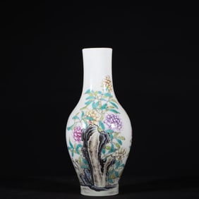 A Qing Dynasty Qianlong enamel color olive vase