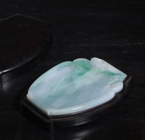 A Qing Dynasty jade elephant ear inkstone with mahogany box