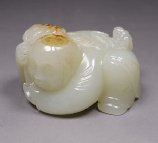 A piece of Hetian seed material bangs play golden toad