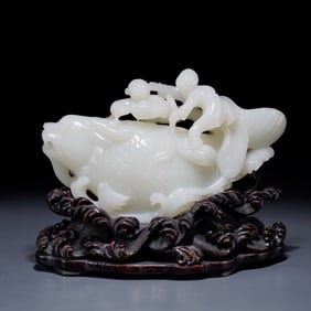 A piece of Hetian jade from generation to generation has more than (fish) ornaments