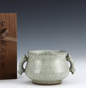 A piece of Song Ge kiln amphora incense burner