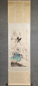 A painting of Jiang Hanting's vertical scroll of flowers and birds