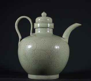 A piece of Tang Dynasty secret color celadon carved pot
