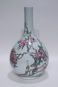 A piece of Qing Yongzheng pastel floral gall bottle