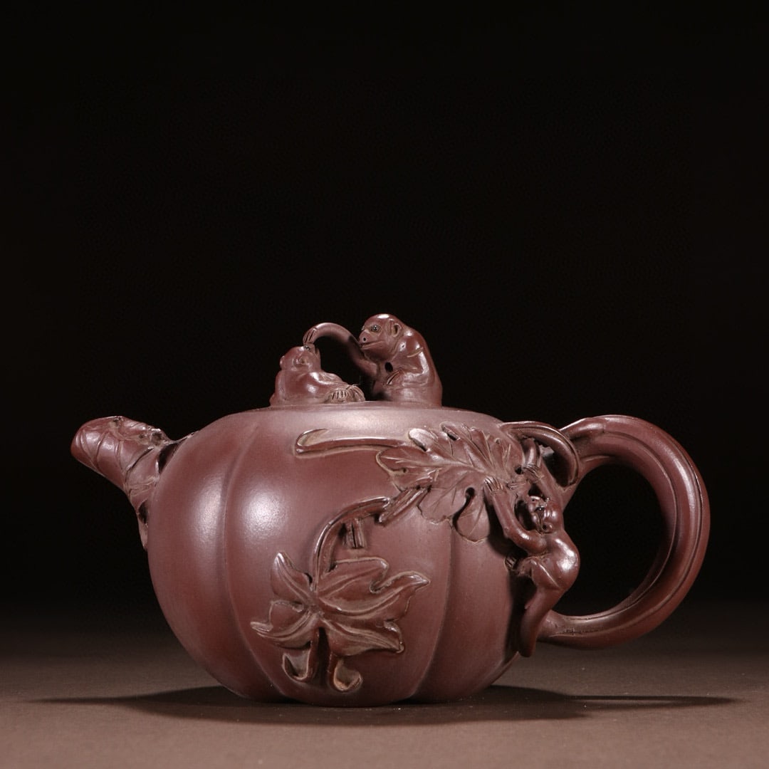 A piece of Wang Yinxian purple sand pile plastic monkey twisted pumpkin pot: Wang Yin's fairy purple sand pile plastic monkey twisted pumpkin pot Size: H:9.5cm W:16cm W:360g (The Dimensions Of All Batches Are Manually Measured.If You Need More Detailed Information, Please Cont