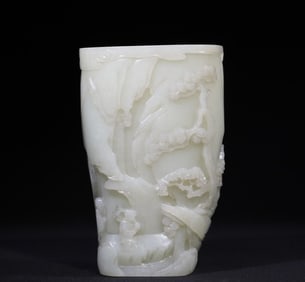 A piece of white jade Panasonic Gaoshi horn cup ornament