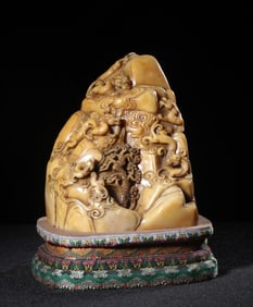 A piece of Qing Shoushan stone carving dragon pattern with the shape of the scholar Shanzi ornaments