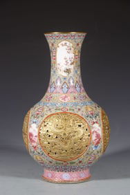 One piece of Qianlong in the Qing Dynasty: Gu Yuexuan hollowed out the five dragon bottles