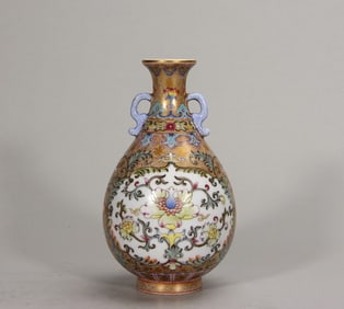 A piece of Qing Qianlong gold enamel color treasure pattern amphora jade pot spring vase