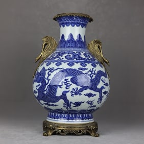 A piece of blue and white cloud dragon pattern inlaid with copper swan amphora jade pot spring zun