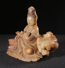 A sitting statue of Guanyin in the Qing Shoushan stone