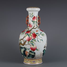 A piece of Qing Qianlong year pastel Fushou mountains and seas amphora bottle