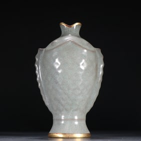 A piece of Ru kiln gold-clad double fish bottle