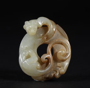 A piece of Han Hetian Yusheng pits out of the outline of the dragon
