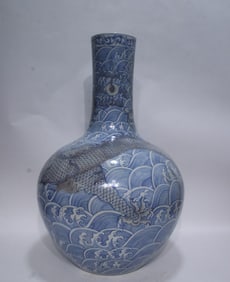 A piece of Qing Qianlong blue and white glaze red dragon pattern celestial sphere