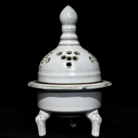 A piece of official porcelain moon white glaze smoker