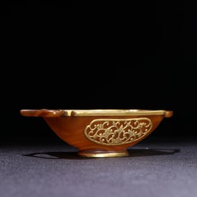 A piece of old agate gilt inlaid amphora in the Tang and Song dynasties