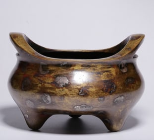 A piece of Qing Dynasty, "treasure" copper sprinkled silver bridge ear aromatherapy stove