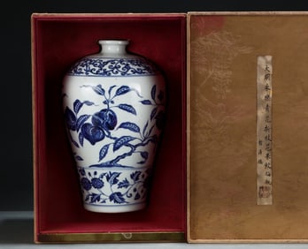 A piece of Ming Yongle blue and white folded branch flower fruit pattern plum vase