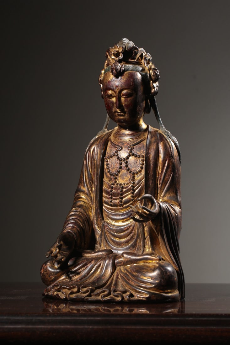 A clear sandalwood lacquered gold carved statue of Guanyin (1 of 9)