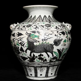 A piece of Yuan Mo Cai unicorn pattern beast head jar