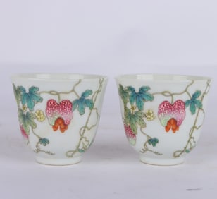 A pair of Qing Daoguang pastel flower cups