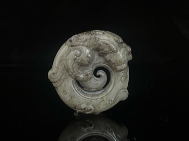 A piece of Hetian jade dragon pendant
