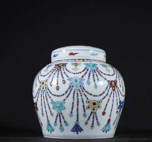 A piece of Ming Dynasty Chenghua Doucai Yingluo diagram Tianzi jar