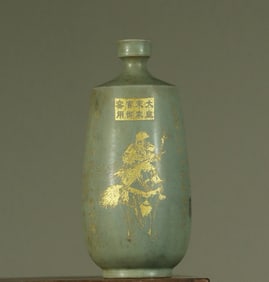 A piece of Ru kiln, bean green glaze, appreciation bottle