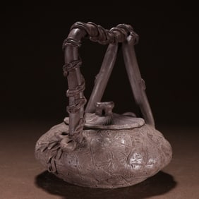 A piece of Jiang Shiying's purple sand beam pot