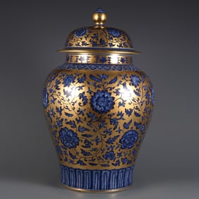 A piece of the Qing Dynasty Qianlong year Jindi blue and white entwined branch lotus pattern general