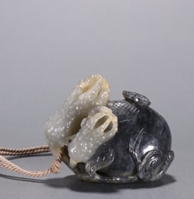A piece of Qing Hetian blue and white seed material skillfully carved more than three pieces