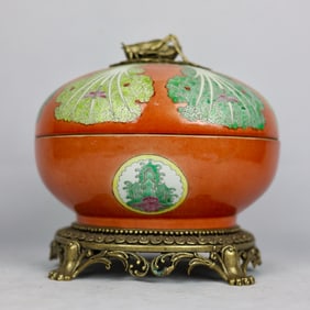 A piece of pastel cabbage (Baicai) inlaid with copper-edged fruit box