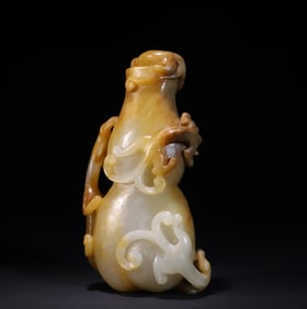 A gourd-shaped glass dragon pen ornament