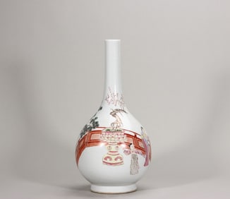 A piece of Qing Yongzheng pastel imitation Qiu Ying "Han Palace Spring Dawn" picture gall bottle